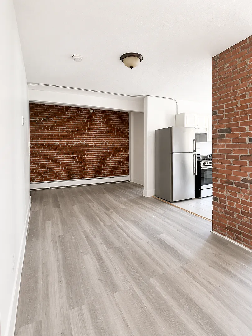 Updated 1-Bedroom Apartment for Rent | Modern Finishes — Photo 2