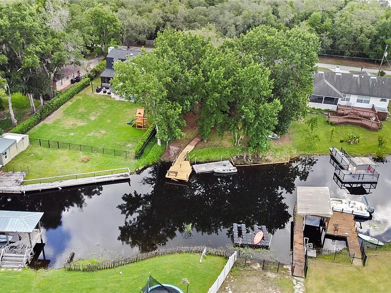 240 Maureen Dr — Photo 23