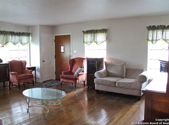 4th image of 2651 W Mistletoe Ave