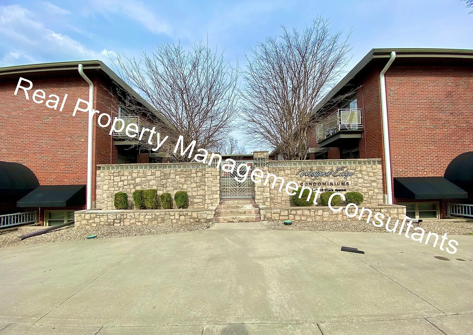 Free Ring Camera With Move In! Kansas City Midtown Living 1 Bed 1 Bath Home For Rent! — Photo 1