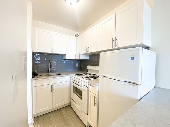 2nd image of 25-34 Crescent St #5L