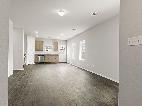 3rd image of 11521 Murano Dr