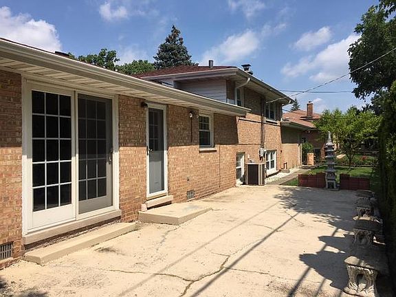 4th image of 8915 Crawford Ave