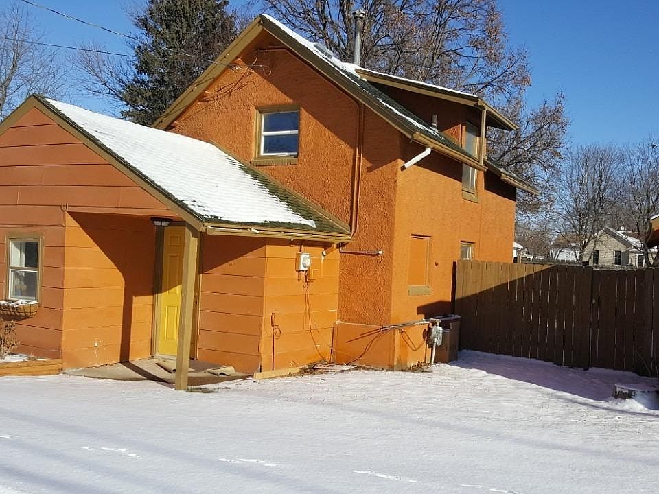 1st image of 714 Superior St