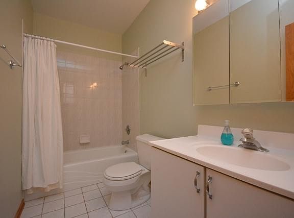5th image of 1728 W Barry Ave #2
