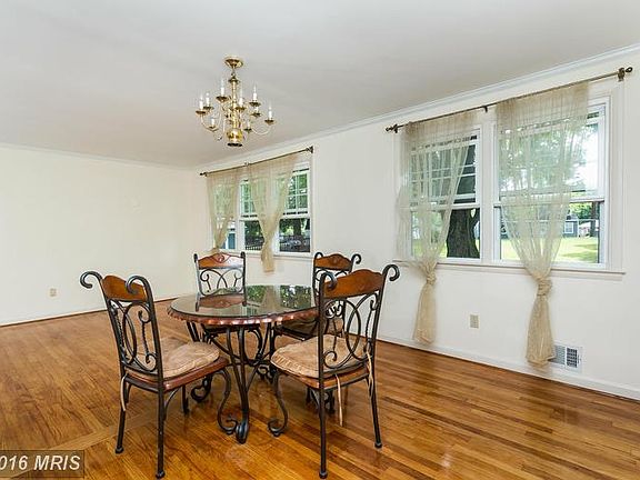 4th image of 402 Sacred Heart Ln