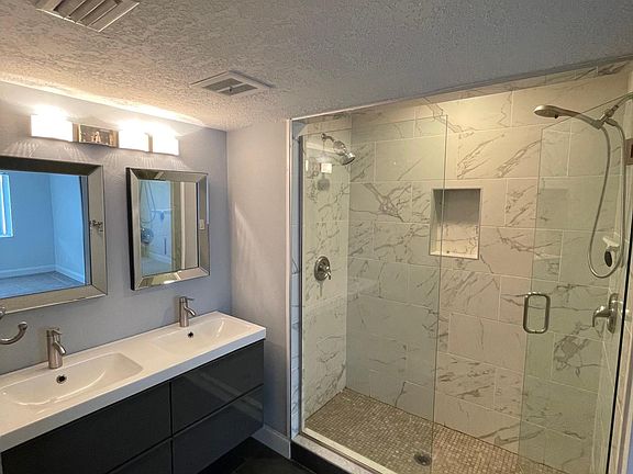 4th image of 1250 Denning Dr #203
