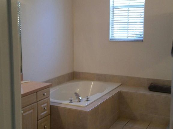 4th image of 5465 Glen Oak Pl