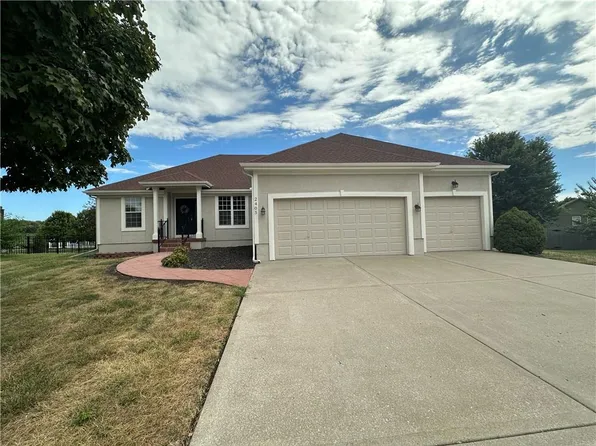 2405 SW Stone Bridge Cir, Lees Summit, MO 64082
