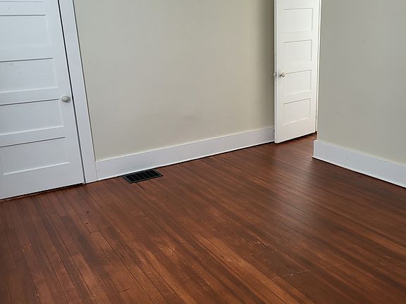 4th image of 6 Bank St #1