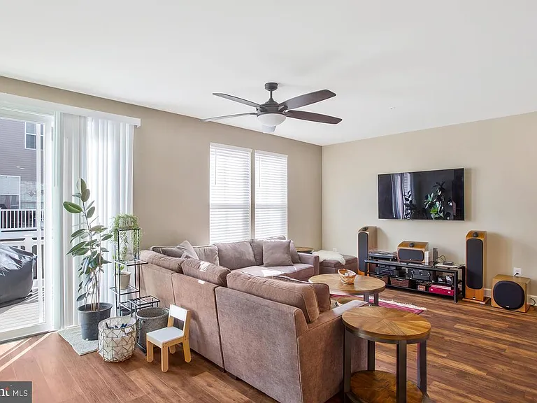 130 Capital Ct — Photo 12