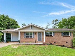 9618 Vine St, Ooltewah, TN 37363