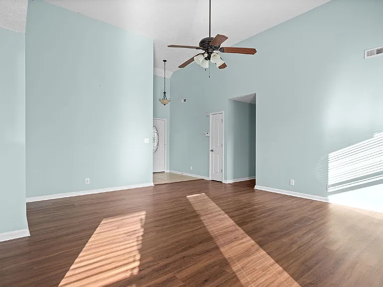 3565 Southwood Dr — Photo 7