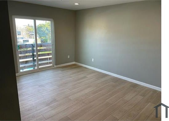2nd image of 3055 Martin Ave