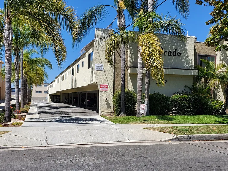 Del Prado — Photo 20