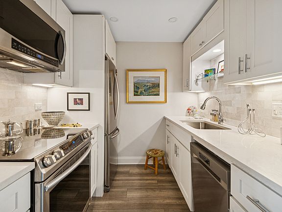 5th image of 1625 Sheridan Rd Unit 204