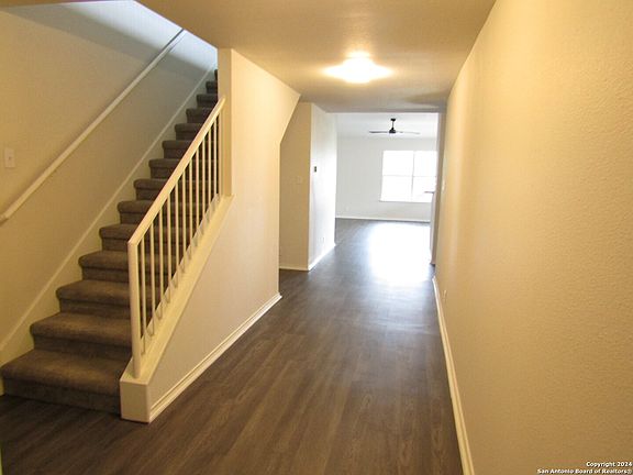 3rd image of 146 ROADRUNNER AVE