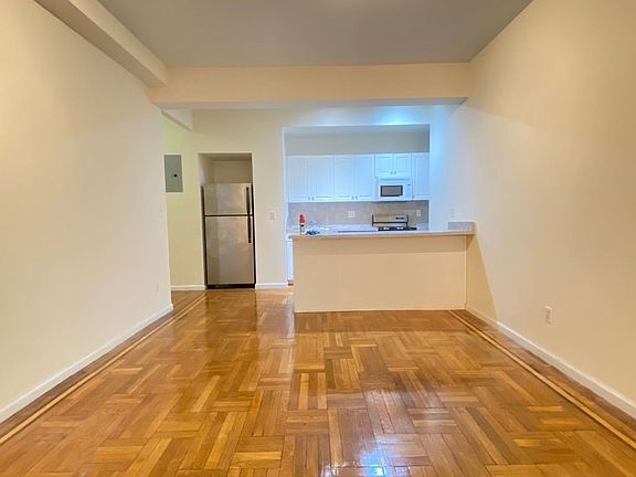 5th image of 6015 Woodside Ave APT 1J