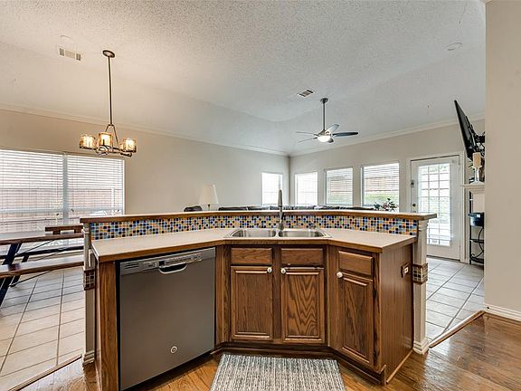 4th image of 2328 Havard Oak Dr