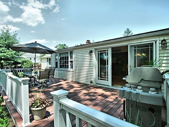 Beautiful trex deck