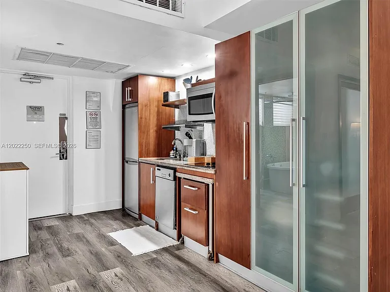 1052 Ocean Dr #C203 — Photo 9