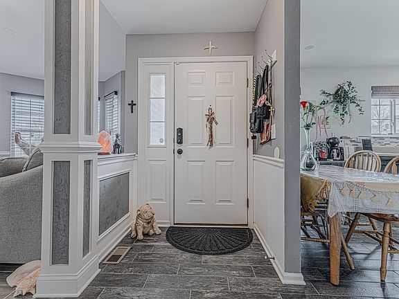 4th image of 303 Capitol Dr Unit A
