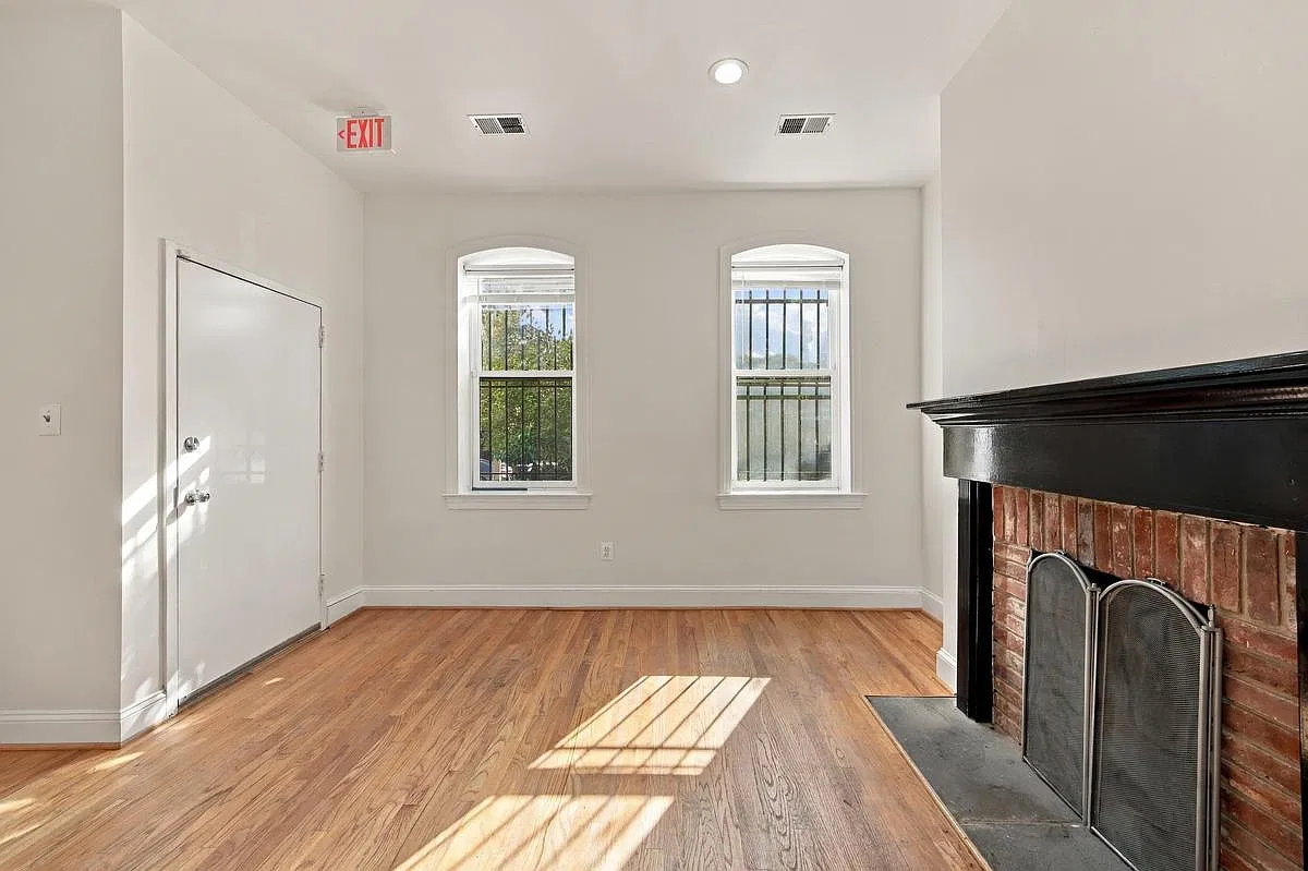 2 bed, 1163 sqft, $3,198 — Photo 3