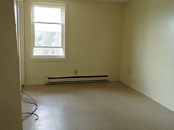 3rd image of 801 E Division St APT 4