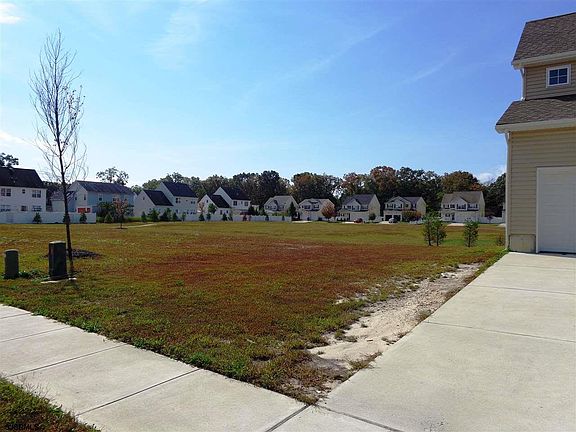 3rd image of 319 Meadows Dr