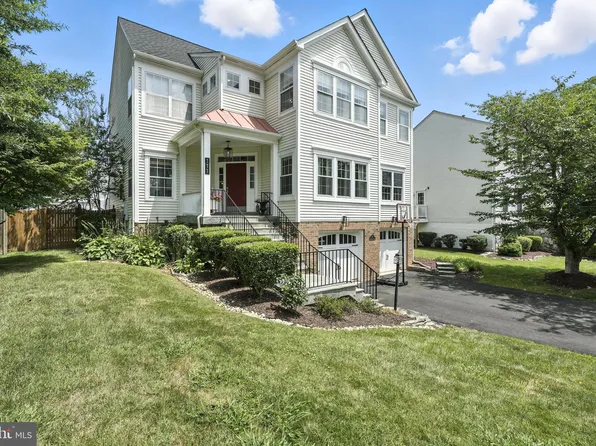 111 Edgehill Dr, Occoquan, VA 22125