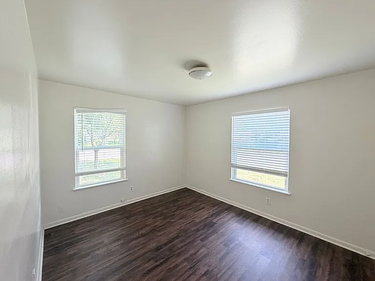 8701 Parkfield Dr — Photo 14