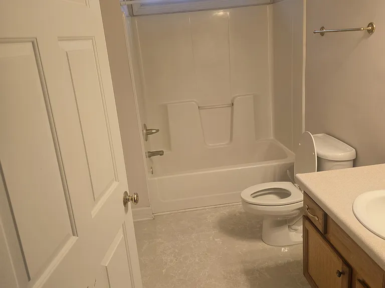 Upstairs full bath