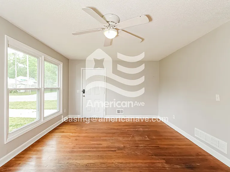 1176545_004_living_room_13698756.jpg