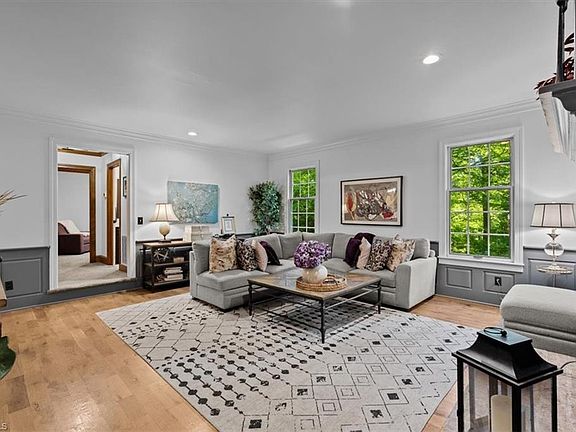 5th image of 5965 Woodfield Dr
