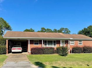 916 Peacock Dr, Ashburn, GA 31714