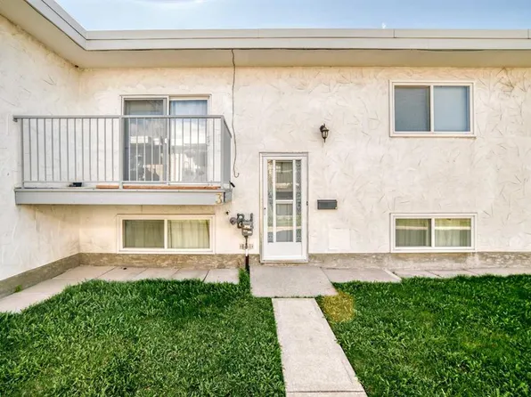 4503 N 75th St NW #3, Calgary, AB T3B 2M7