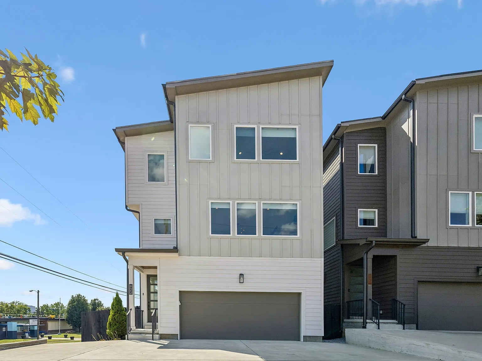 4 bed, 4.5 bath, 2740 sqft, $5,400 — Photo 2