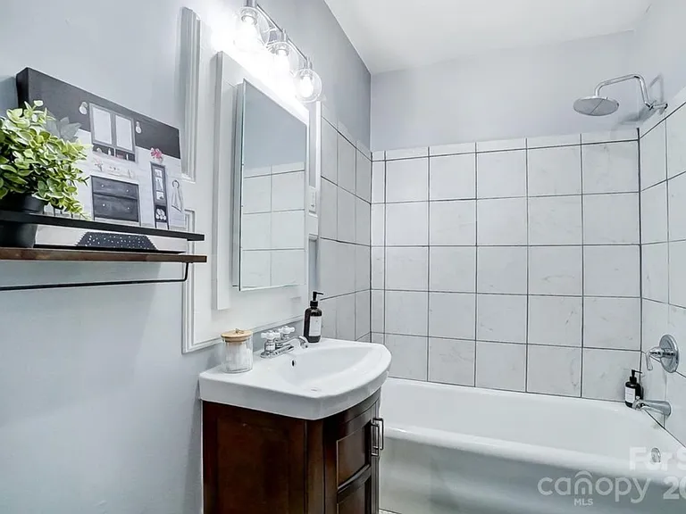 1217 S York St — Photo 11