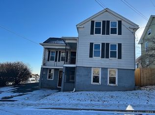 40 Oak St, Windsor Locks, CT 06096