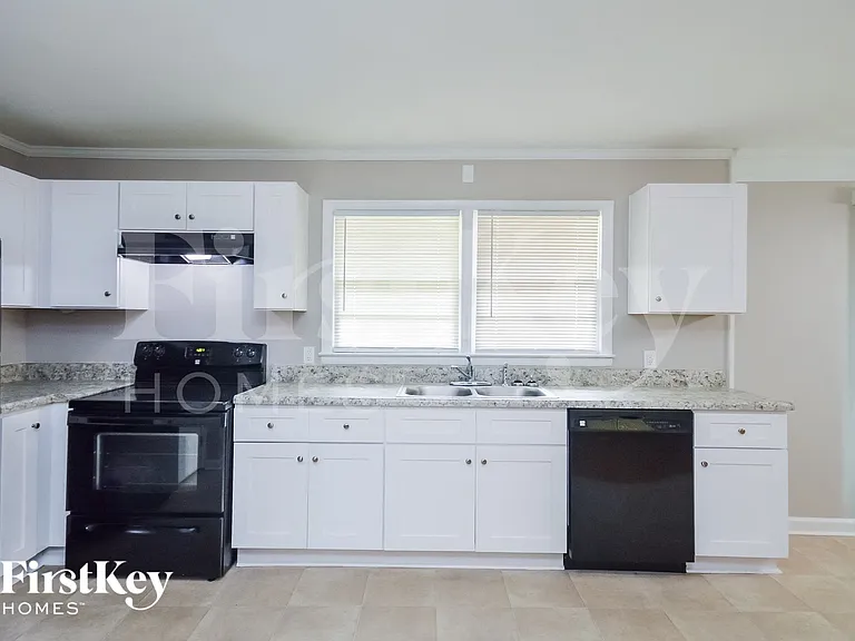 1175 Milstead Ave NE — Photo 5