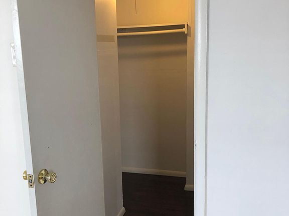 5th image of 168 Steinway Ave