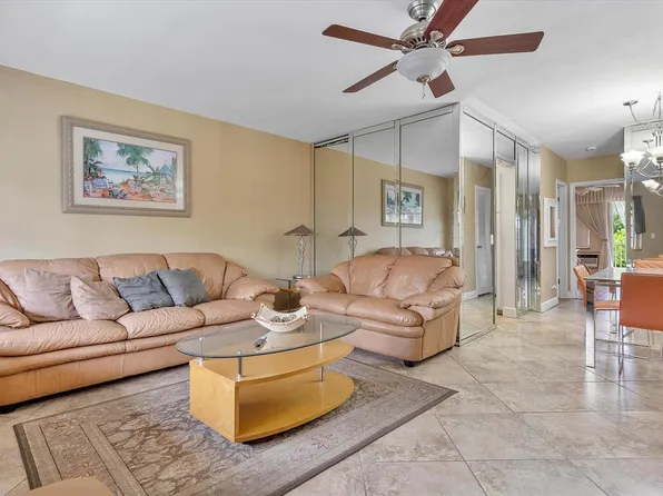 500 Layne Blvd APT 18, Hallandale, FL 33009