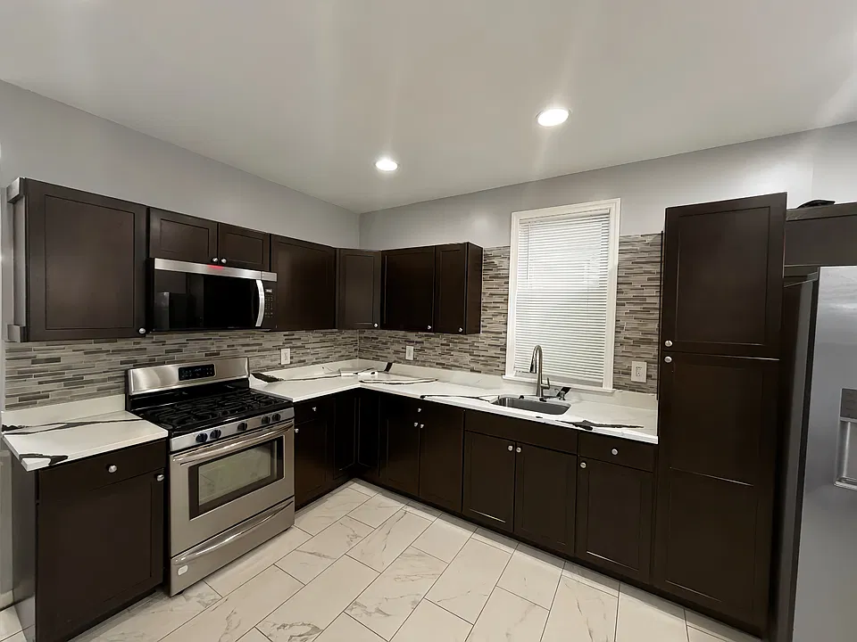 67 W 17th St