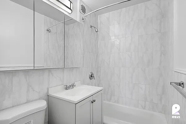 Rented by REZI | media 13