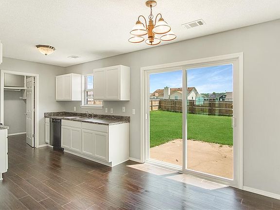 5th image of 1113 Ruby Dr