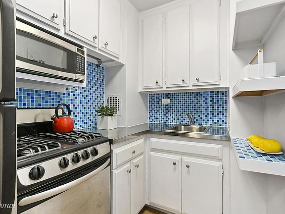 4th image of 120 4th Ave #17E