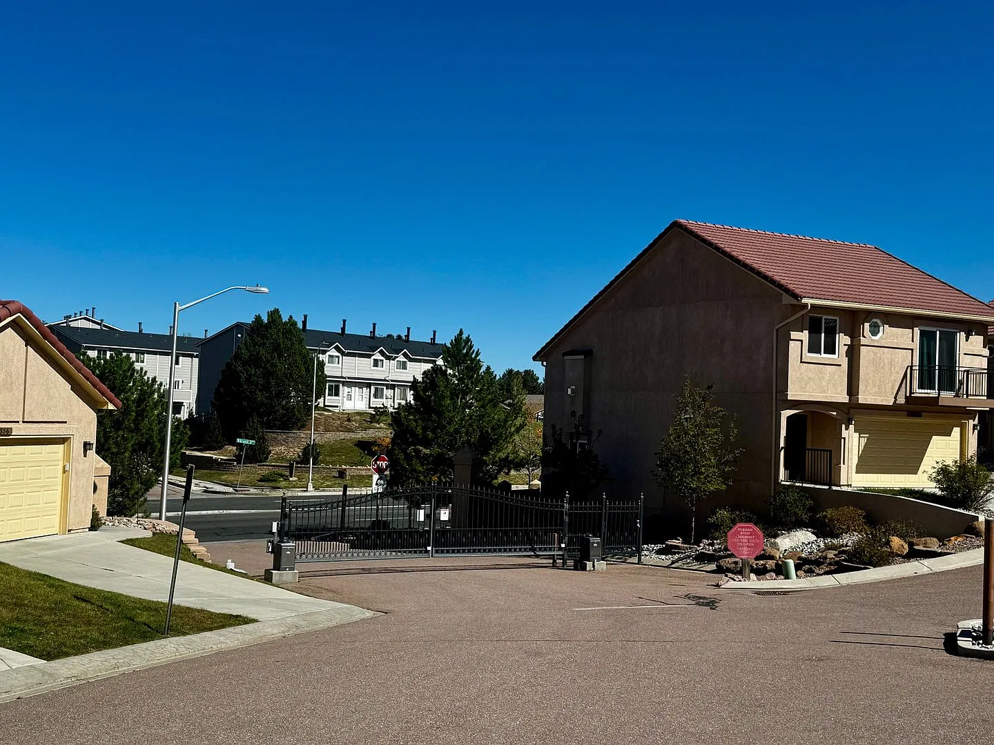 Gated Luxury Townhome in Northeast Colorado Springs — Photo 3