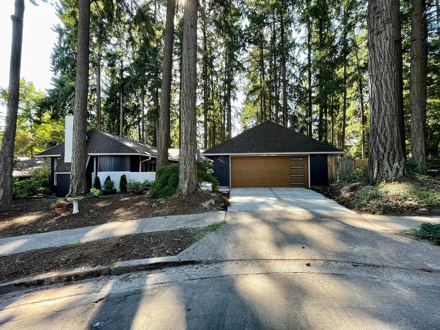 Beaverton 4 Bed + 2 Bath House - W/D, Walking Trails, EV Charging and MORE!! — Photo 1