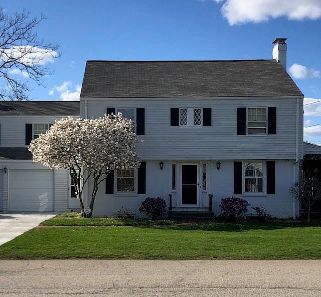 1st image of 118 Hoyt Ave