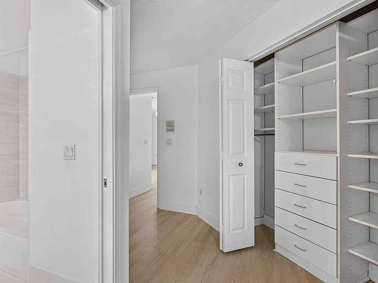 7087 NW 78th Pl — Photo 31